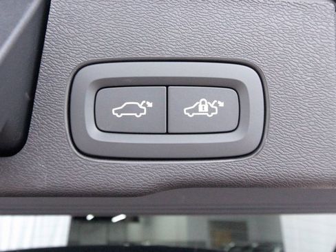 Certified 2025 Volvo XC60 B5 Core w/ Climate Package image 32