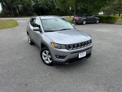 Used 2018 Jeep Compass Latitude AWD/4WD image 41