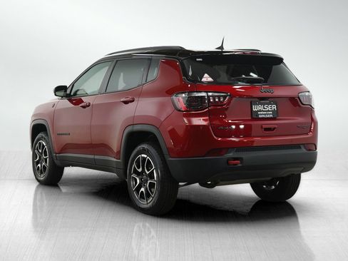 Used 2025 Jeep Compass Trailhawk AWD/4WD image 4
