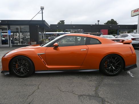 Used 2017 Nissan GT-R Premium AWD/4WD image 33