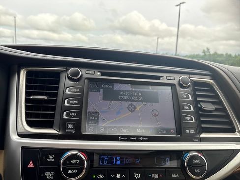 Used 2019 Toyota Highlander Limited FWD image 25