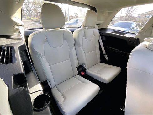 Used 2021 Volvo XC90 T5 Momentum w/ Protection Package Premier image 29
