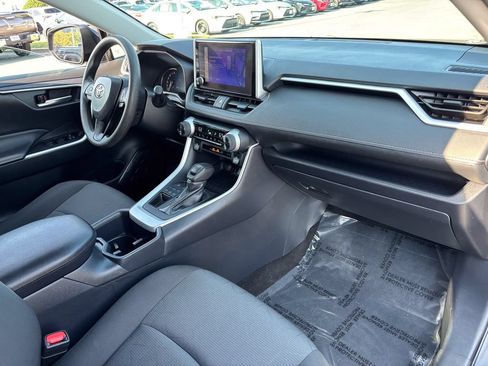 Used 2025 Toyota RAV4 XLE AWD/4WD image 37