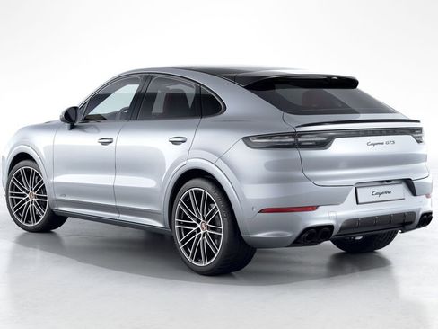 Used 2023 Porsche Cayenne GTS image 3