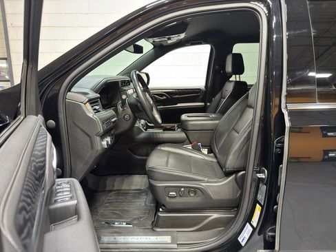 Used 2022 GMC Yukon XL Denali w/ Max Trailering Package image 18