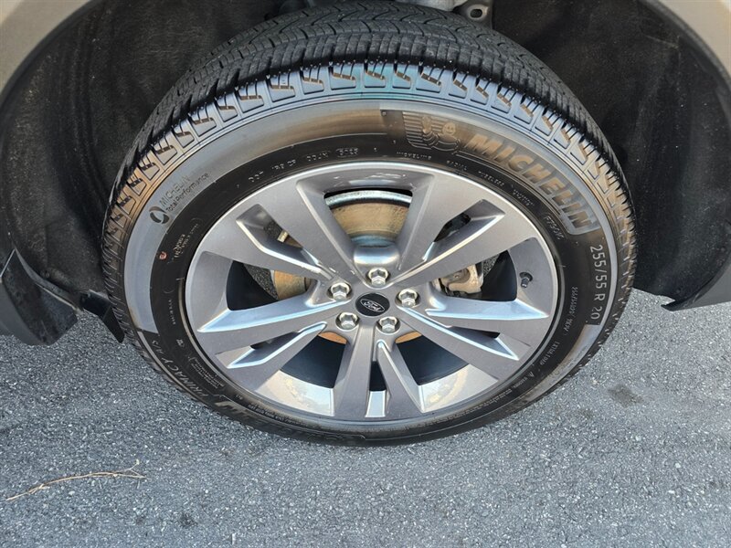 Used 2023 Ford Explorer XLT w/ Equipment Group 202A AWD/4WD image 27