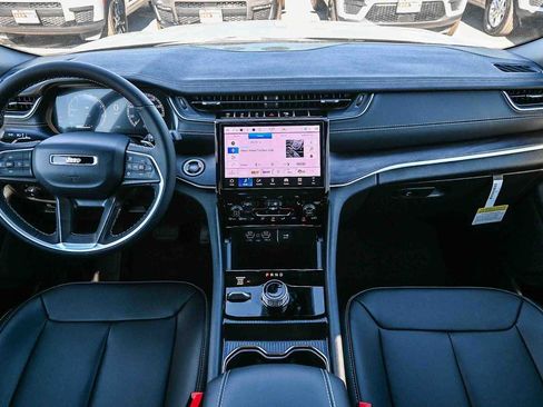 New 2025 Jeep Grand Cherokee Limited image 23