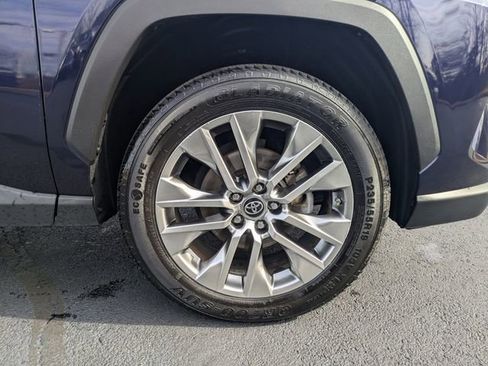 Used 2019 Toyota RAV4 XLE Premium image 11