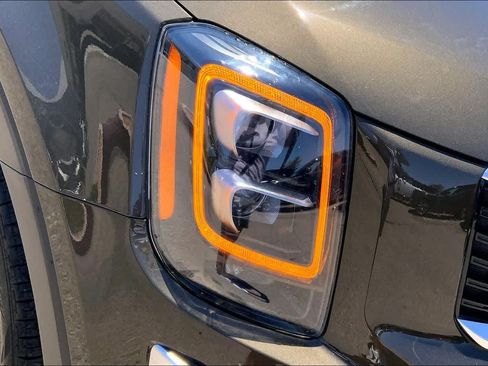 Used 2022 Kia Telluride SX w/ Towing Package FWD image 26