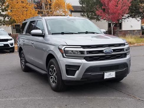 Used 2024 Ford Expedition XLT image 3