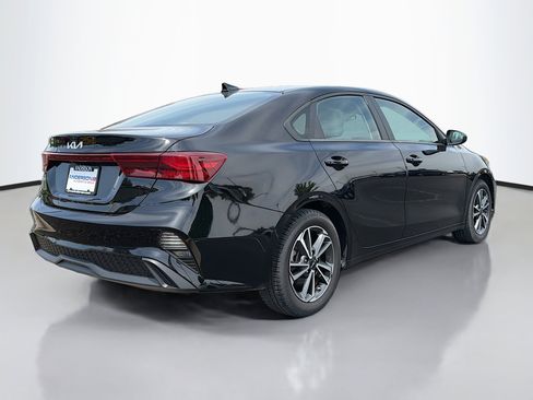 Used 2022 Kia Forte LXS FWD image 2