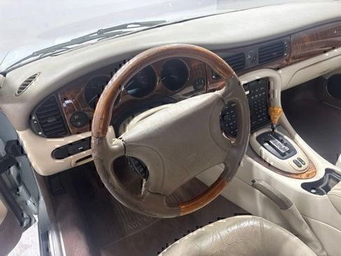 Used 2000 Jaguar XJ8 RWD image 13