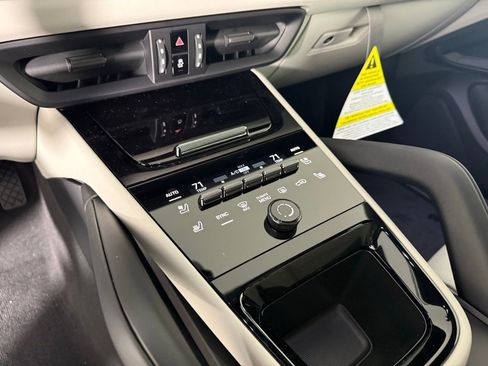 Certified 2025 Porsche Cayenne image 32