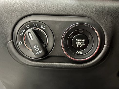Used 2017 Maserati Levante AWD/4WD image 28
