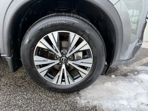 Used 2023 Nissan Rogue SV w/ SV Premium B Package image 10