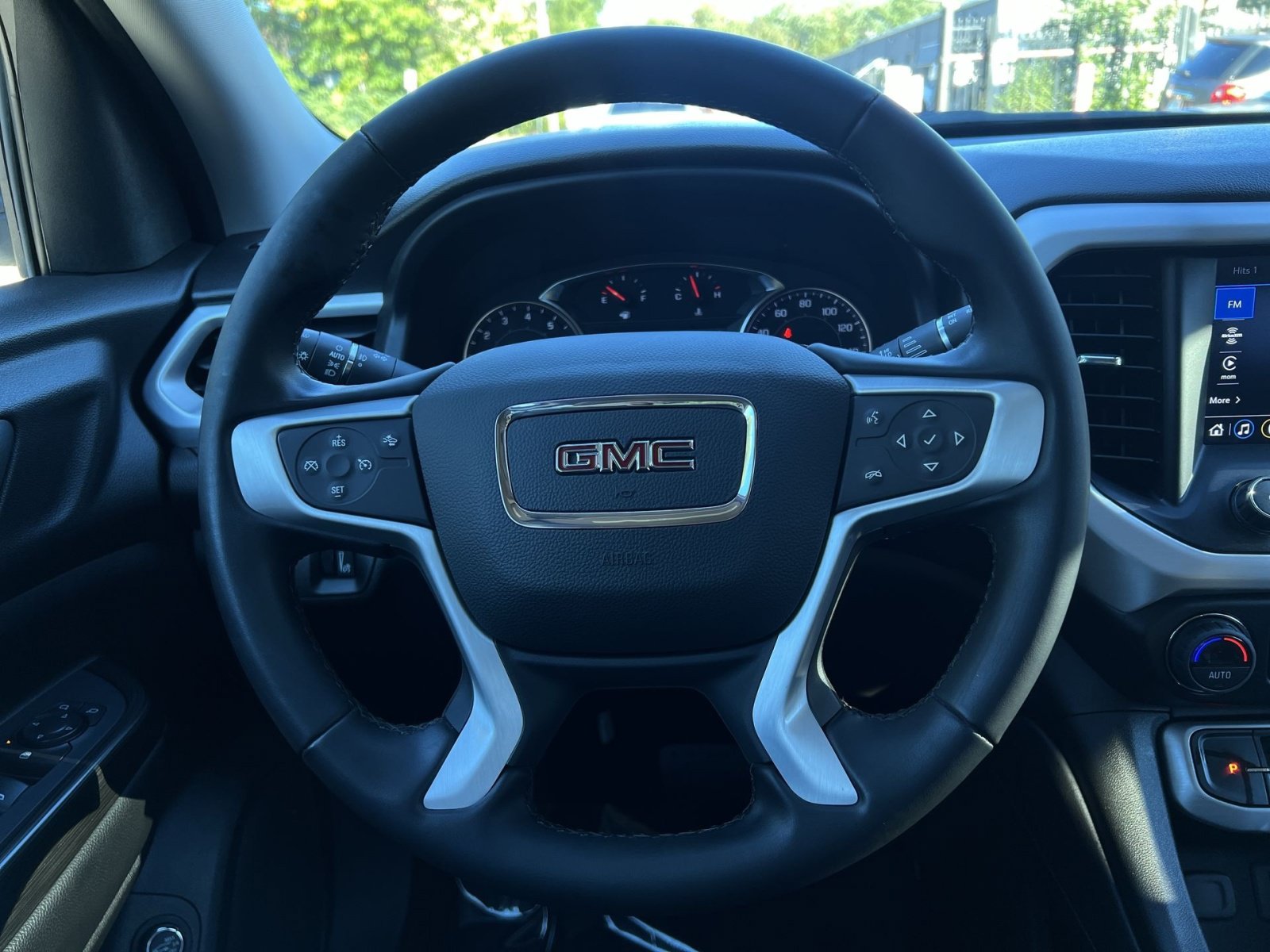 Used 2023 GMC Acadia SLT AWD/4WD image 24