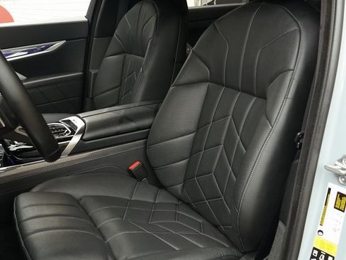 Used 2023 BMW 760i xDrive image 9