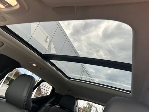 Certified 2025 Volvo XC40 B5 Plus AWD/4WD image 31