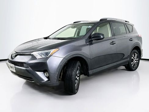 Used 2017 Toyota RAV4 LE FWD image 2