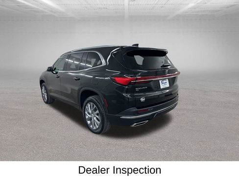 Used 2025 Buick Enclave Preferred image 9