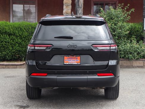 Used 2024 Jeep Grand Cherokee L Altitude AWD/4WD image 7