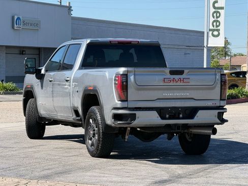Used 2025 GMC Sierra 2500 AT4 image 2