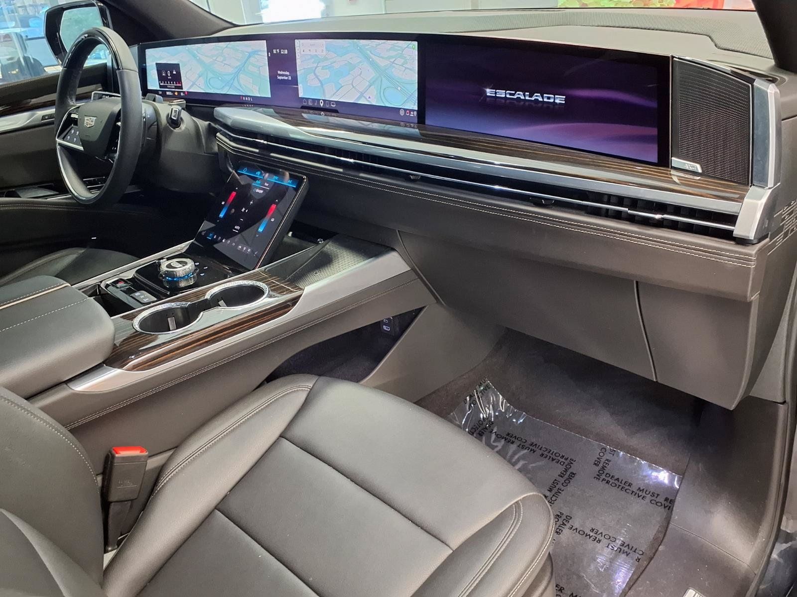 Used 2025 Cadillac Escalade Luxury RWD image 9