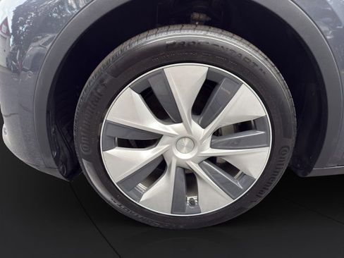 Used 2020 Tesla Model Y Long Range image 21