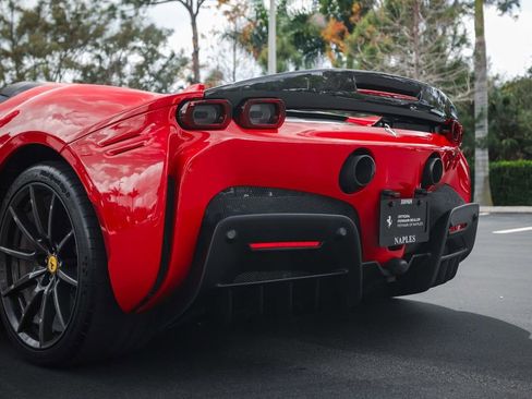 Used 2023 Ferrari SF90 Spider image 15