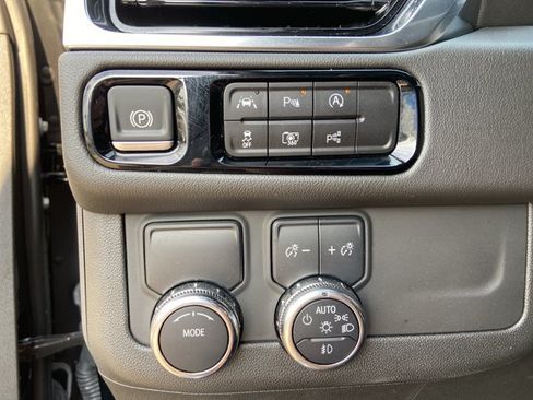 Used 2025 GMC Yukon Denali RWD image 49