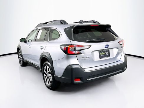 Used 2025 Subaru Outback Premium image 5