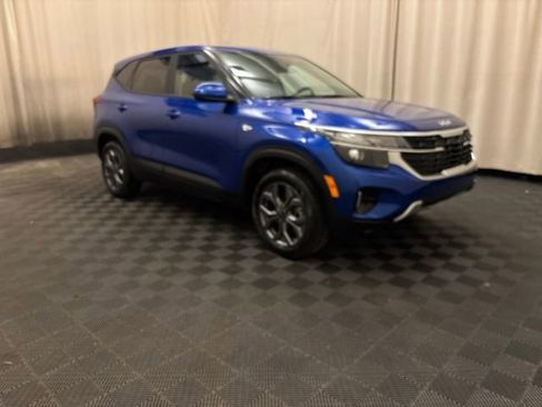 Certified 2024 Kia Seltos LX image 3