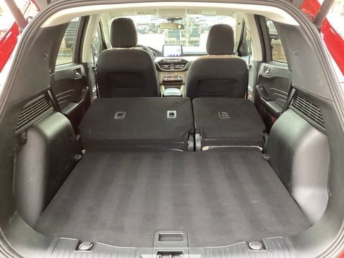 Used 2022 Ford Escape SE w/ SE Sport Appearance Package image 11