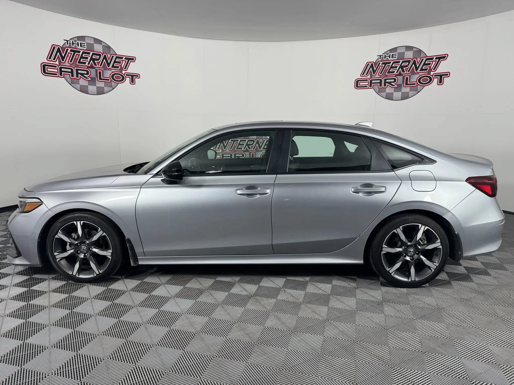 Used 2025 Honda Civic Sport Touring image 4
