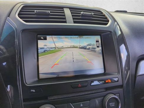 Used 2016 Ford Explorer XLT w/ Equipment Group 202A image 12