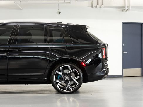 Certified 2025 Rolls-Royce Cullinan Black Badge AWD/4WD image 13