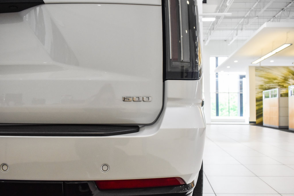 Used 2025 Cadillac Escalade ESV Sport Platinum w/ LPO, Floor Liner Package AWD/4WD image 15