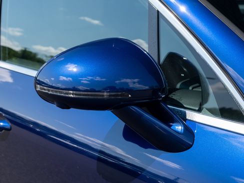 Certified 2024 Porsche Macan AWD/4WD image 18