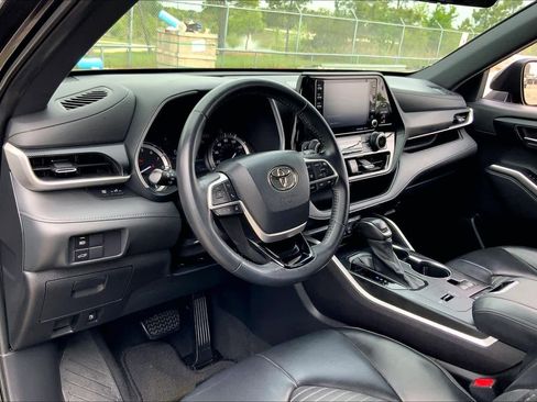 Used 2022 Toyota Highlander XSE image 17