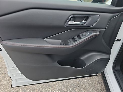 New 2026 Nissan Rogue SV AWD/4WD image 17