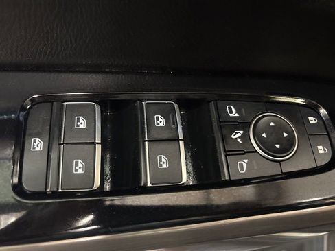 Used 2024 Nissan Pathfinder Platinum w/ Black Appearance Package image 17