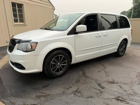 Used 2017 Dodge Grand Caravan SE FWD image 10