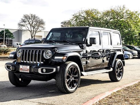 Used 2023 Jeep Wrangler Unlimited Sahara image 9