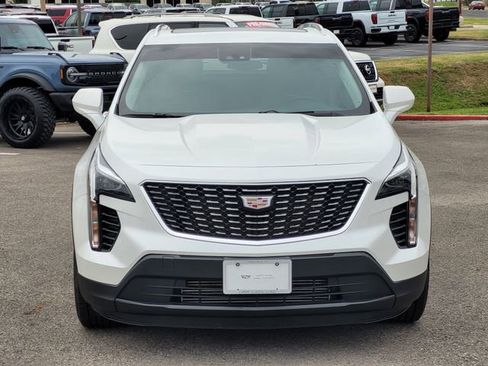 Used 2023 Cadillac XT4 Luxury w/ Cold Weather Package FWD image 3