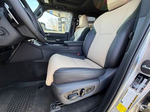 Used 2025 Lexus GX 550 550 Overtrail+ image 23