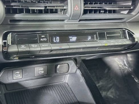 Certified 2025 Toyota Prius LE FWD image 17