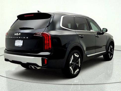 Used 2025 Kia Telluride S FWD image 5