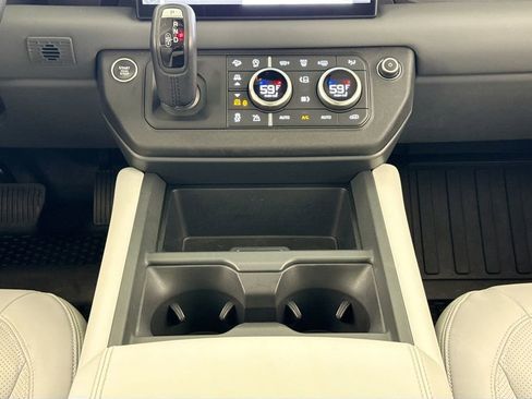 Used 2025 Land Rover Defender 110 X-Dynamic SE AWD/4WD image 12