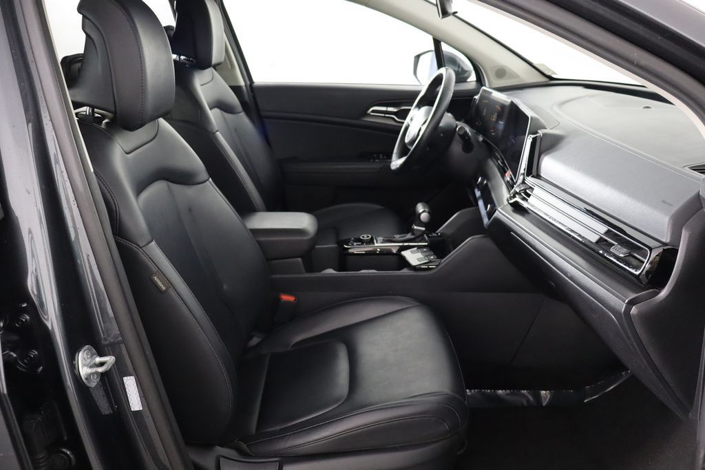 Used 2024 Kia Sportage EX FWD image 17