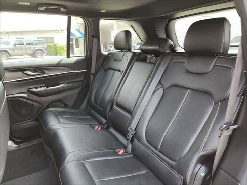 Certified 2025 Jeep Grand Cherokee Limited w/ Black Appearance Package image 17